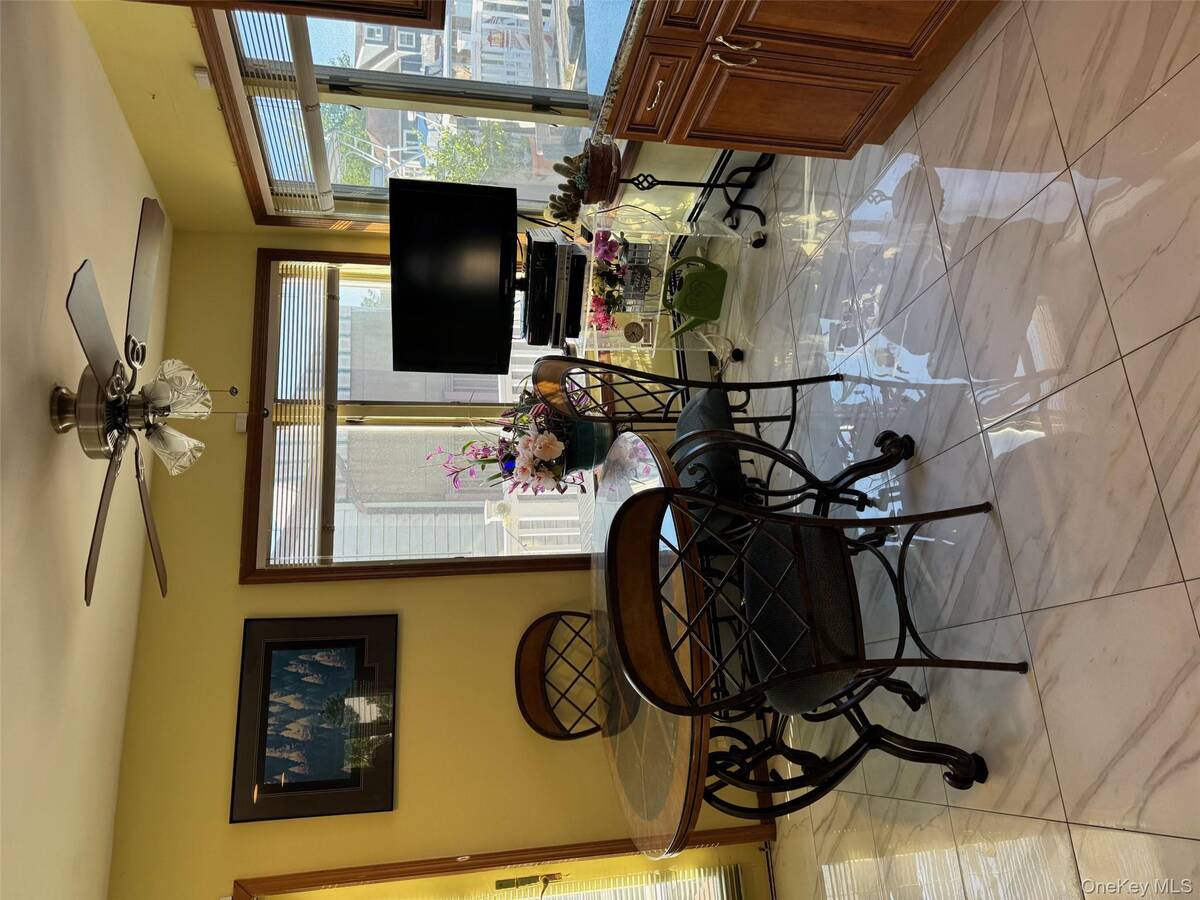 #7 photo, 729 South 9th Street, Lindenhurst , NY 11757