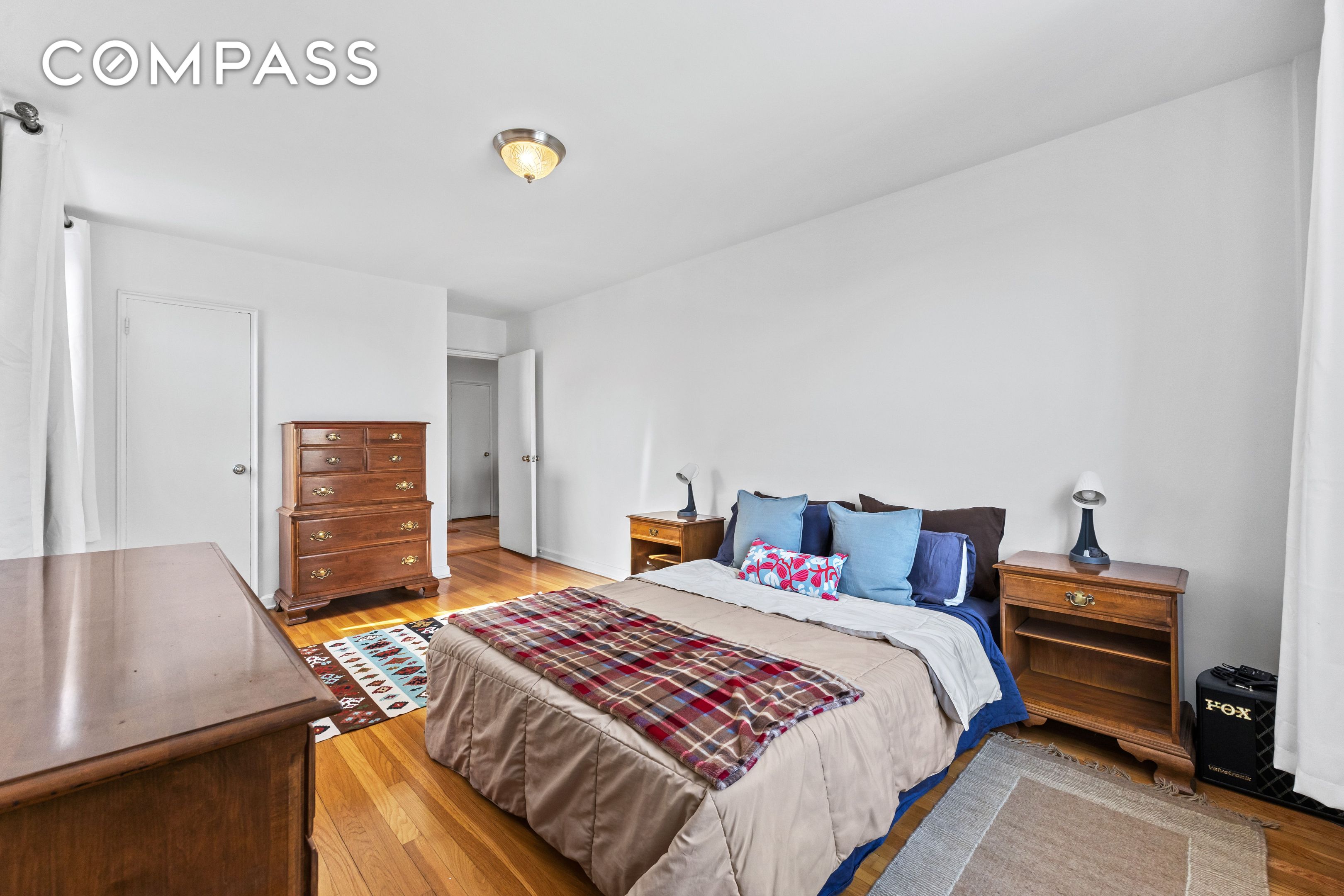 #12 photo, 325 E 201st Street, Bedford Park , NY 10458