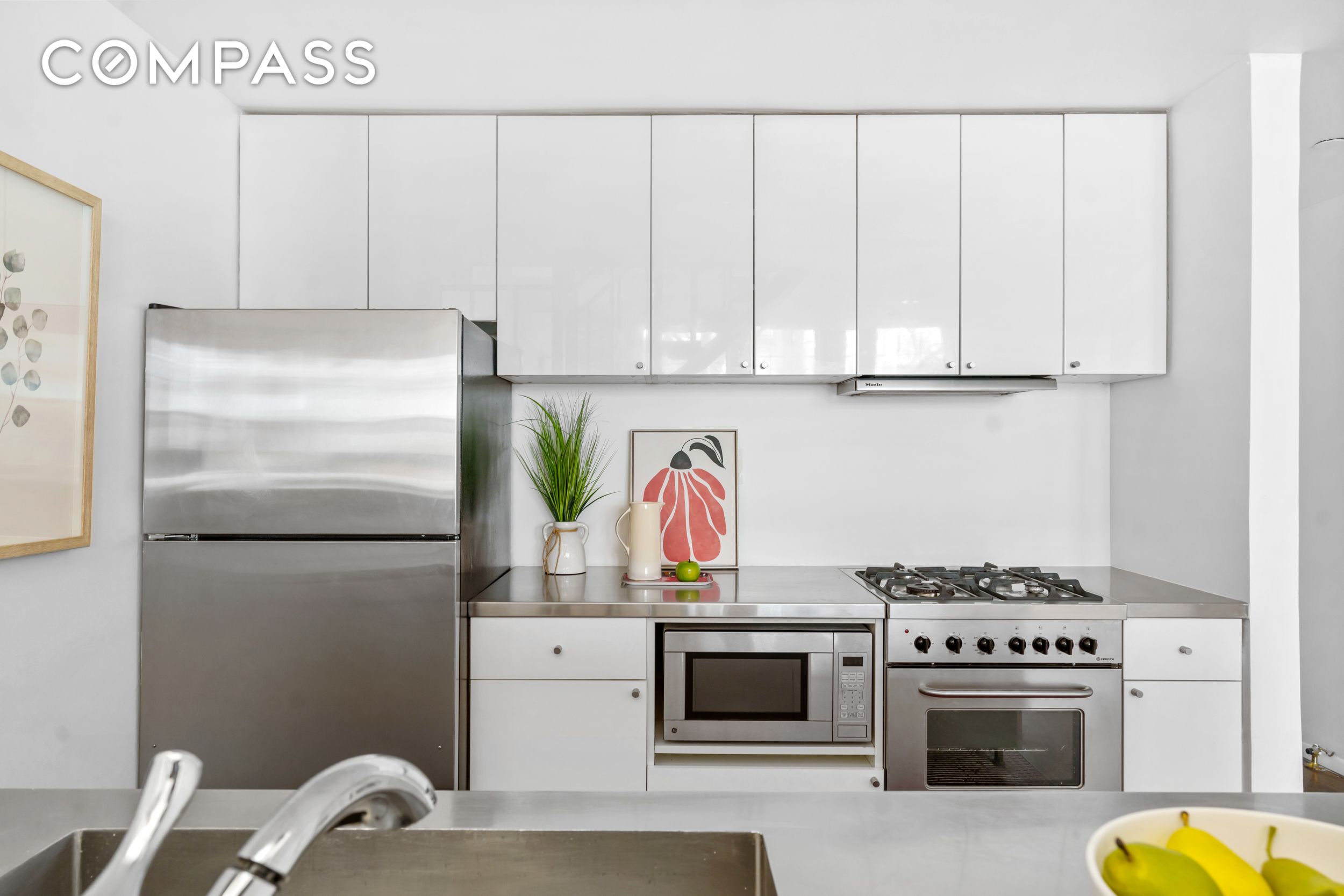 #7 photo, 214 E 9th Street, East Village , NY 10003