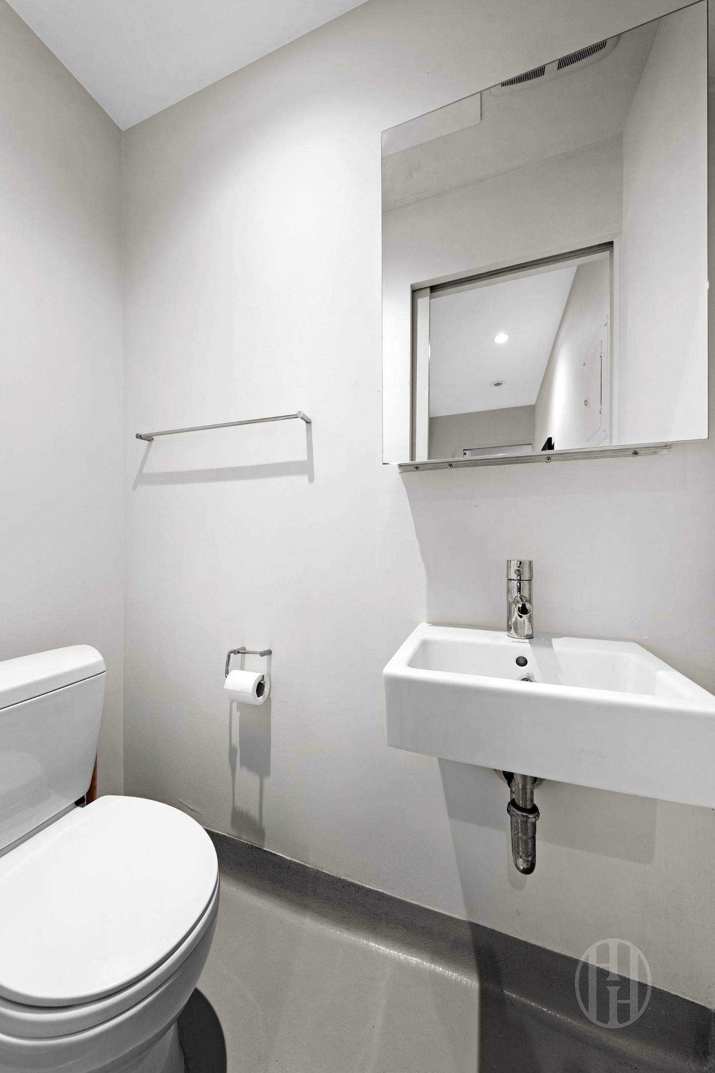 #13 photo, 367 W 49th Street, Hell's Kitchen , NY 10023