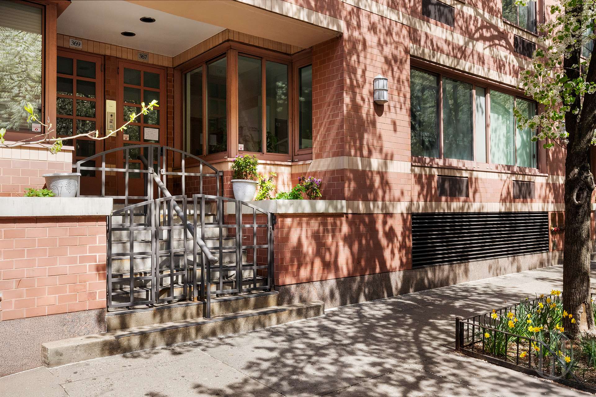 #15 photo, 367 W 49th Street, Hell's Kitchen , NY 10023