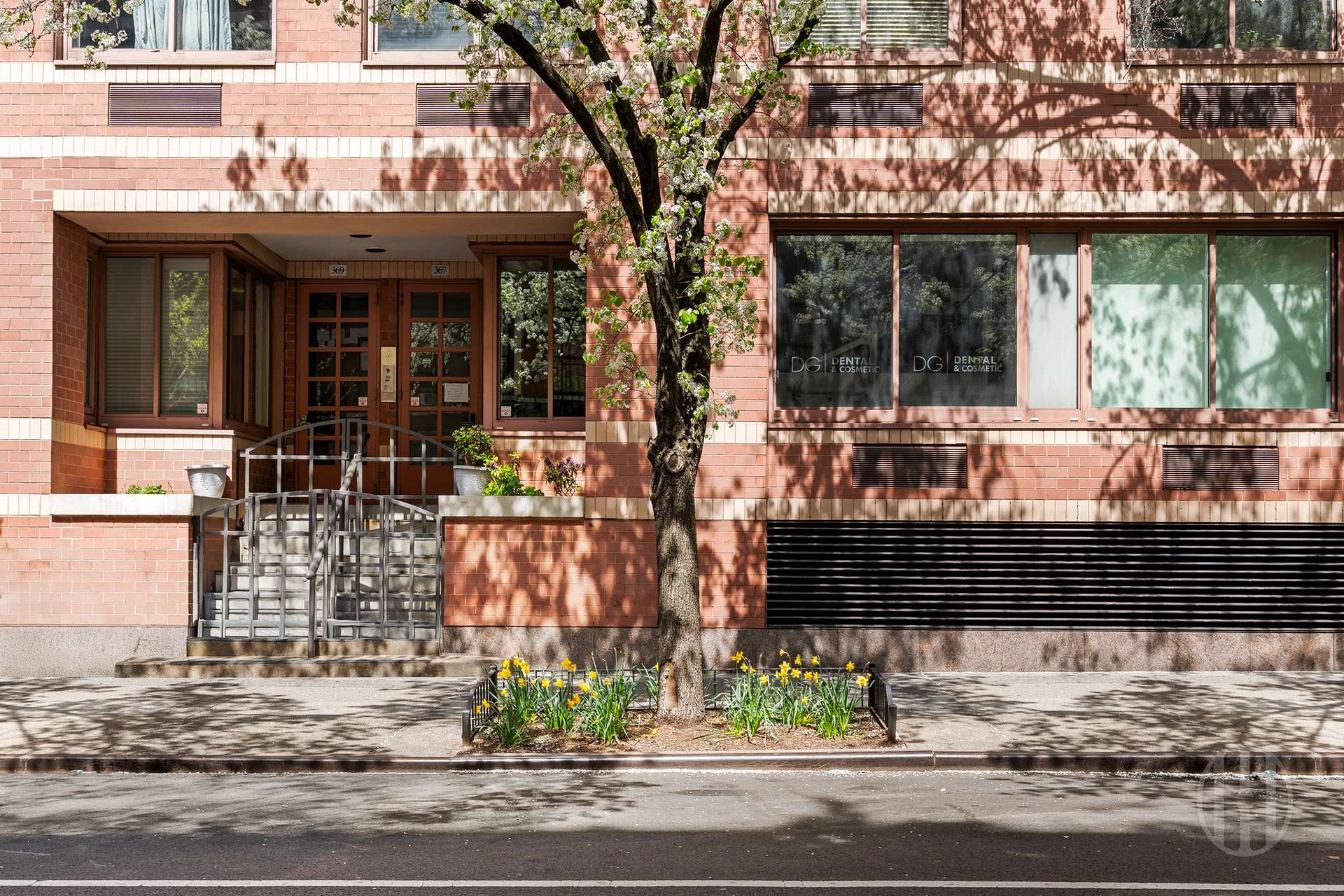 #16 photo, 367 W 49th Street, Hell's Kitchen , NY 10023