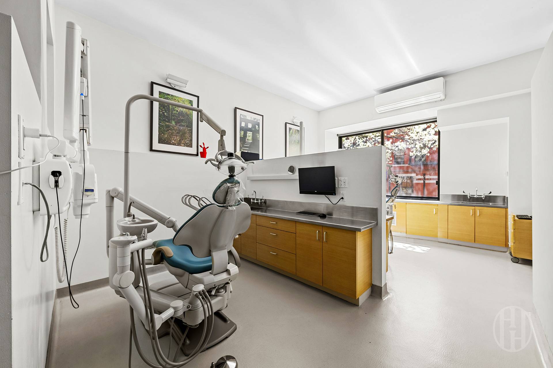 #6 photo, 367 W 49th Street, Hell's Kitchen , NY 10023