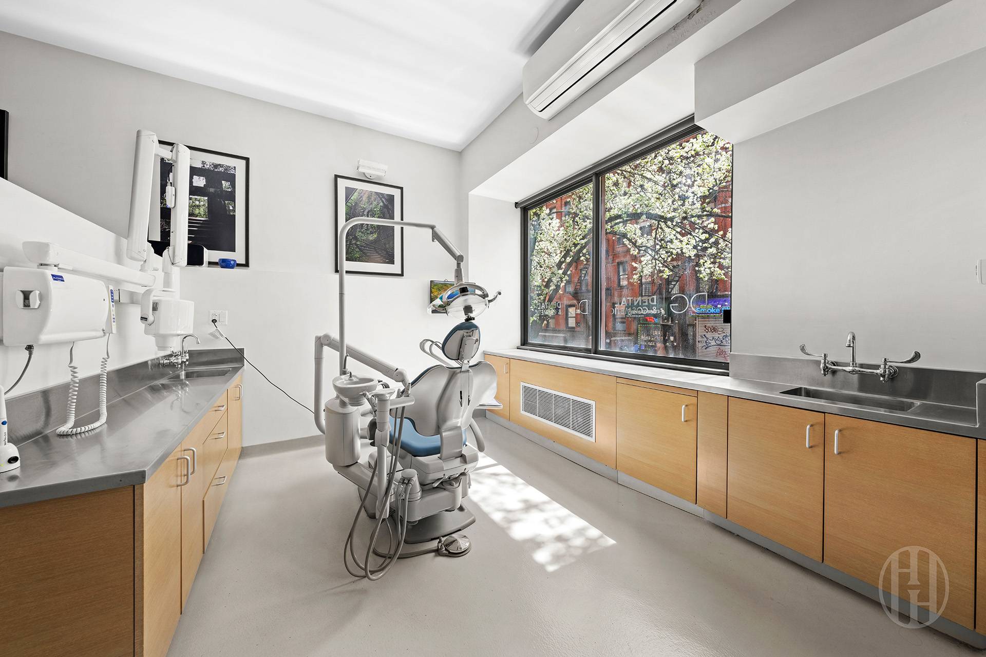 #7 photo, 367 W 49th Street, Hell's Kitchen , NY 10023