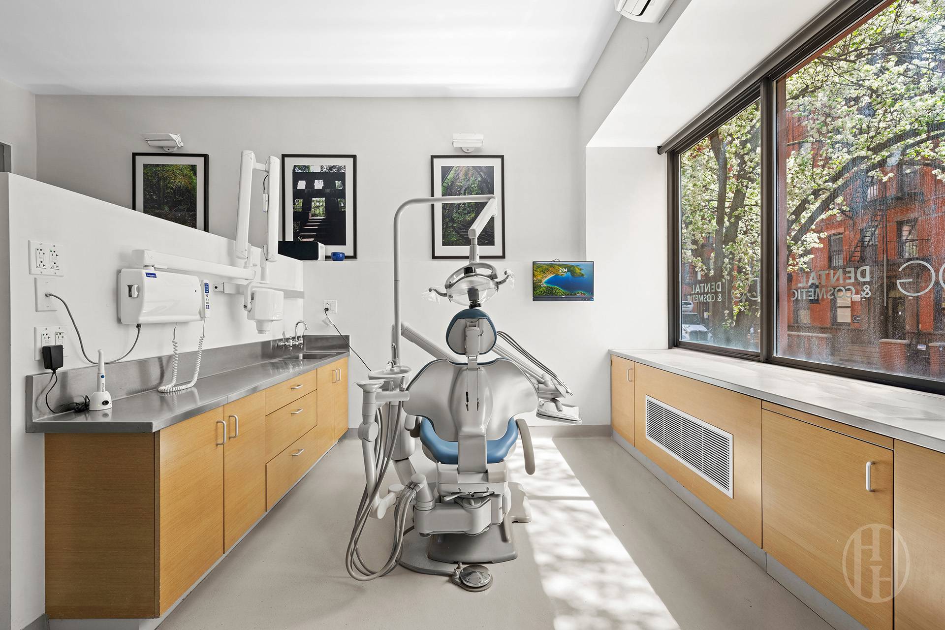 #9 photo, 367 W 49th Street, Hell's Kitchen , NY 10023