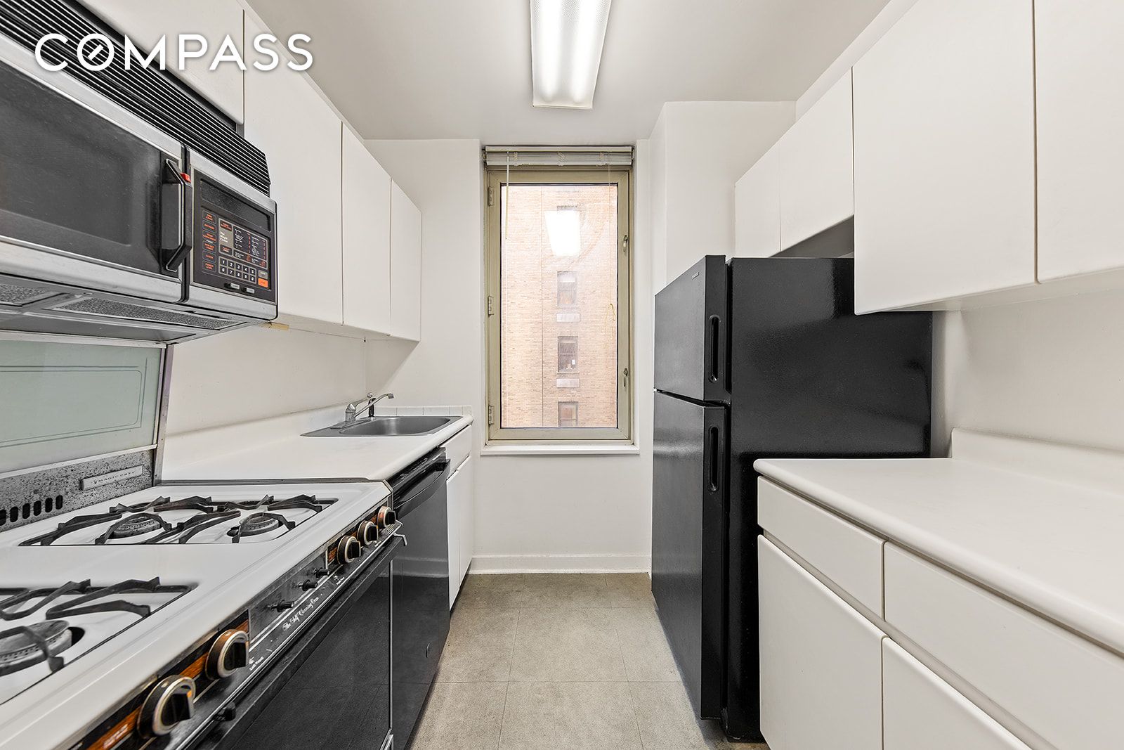 #8 photo, 145 E 48th Street, مانهاتن Midtown East , NY 10017