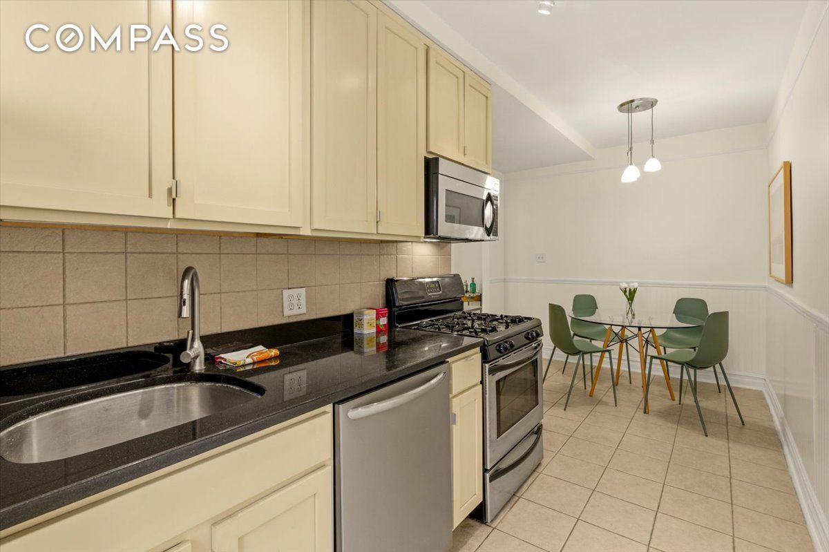 #10 photo, 385 Argyle Road, Ditmas Park , NY 11218