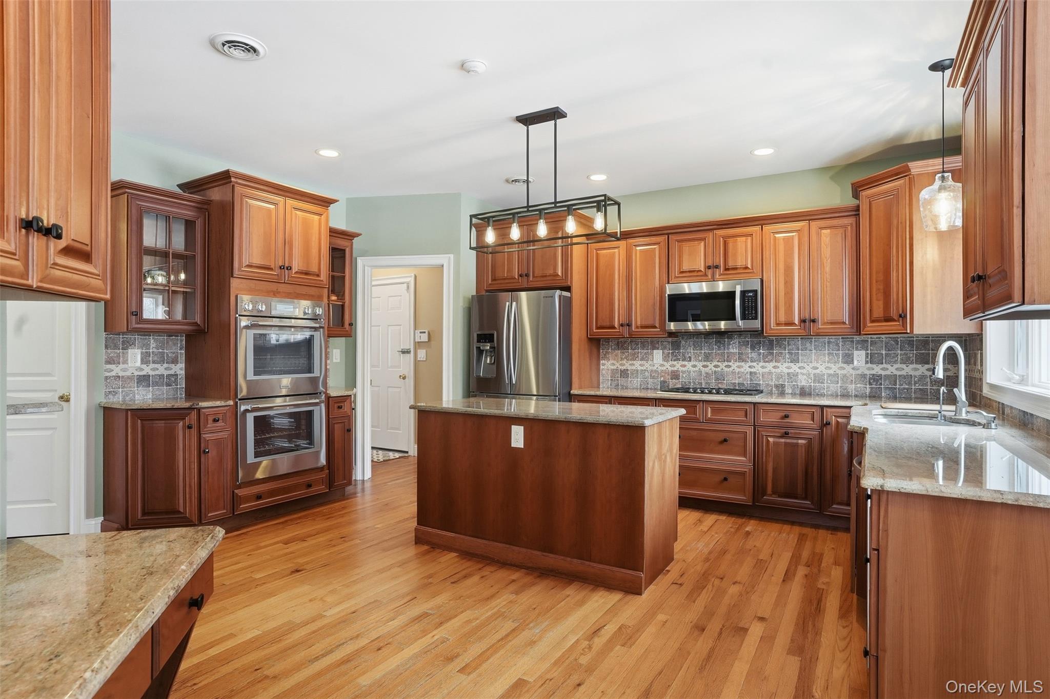 #11 photo, 24 Heritage Court, Tuxedo Park , NY 10987