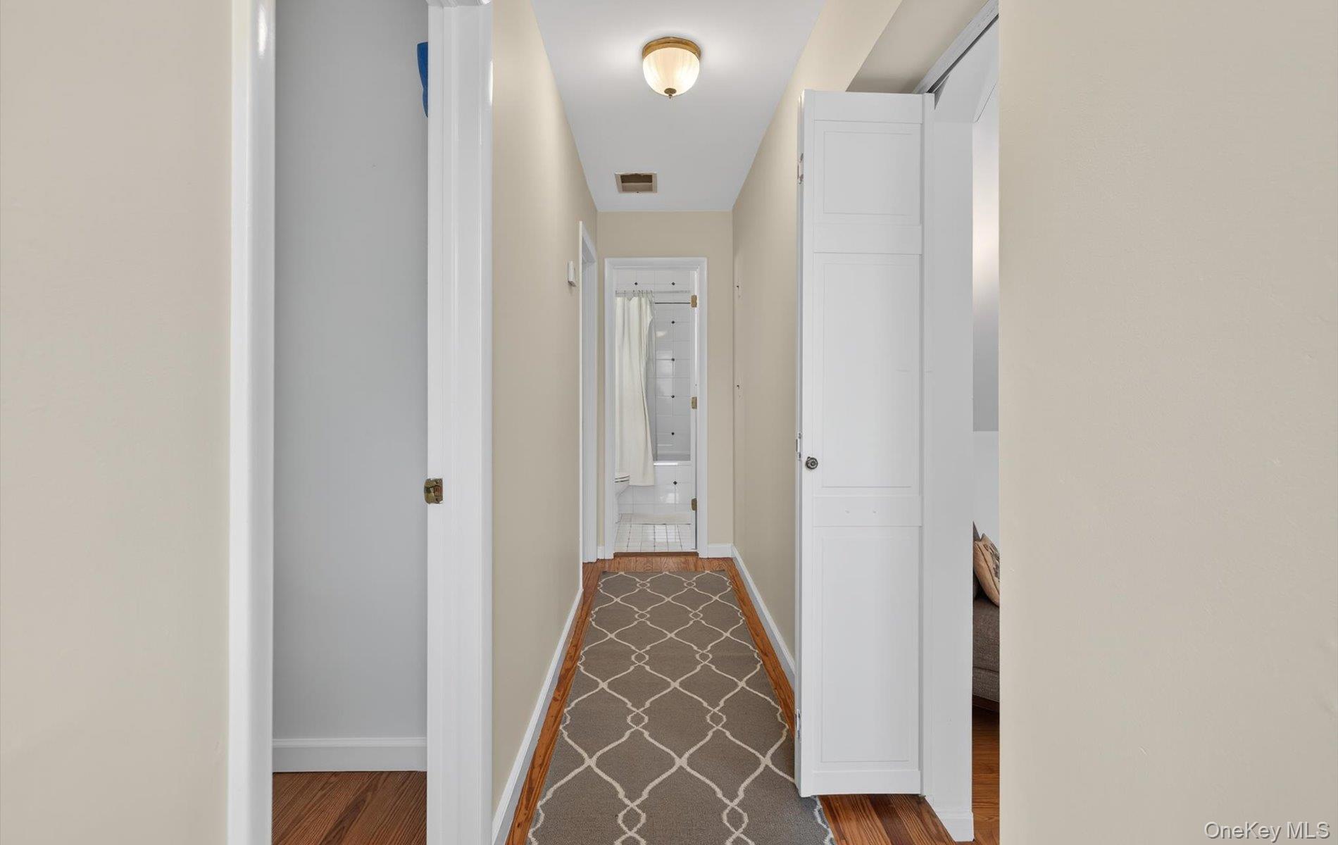 #20 photo, 92 Valentine Avenue, Glen Cove , NY 11542