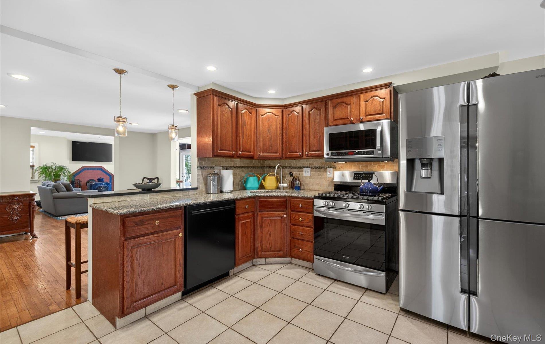 #7 photo, 92 Valentine Avenue, Glen Cove , NY 11542