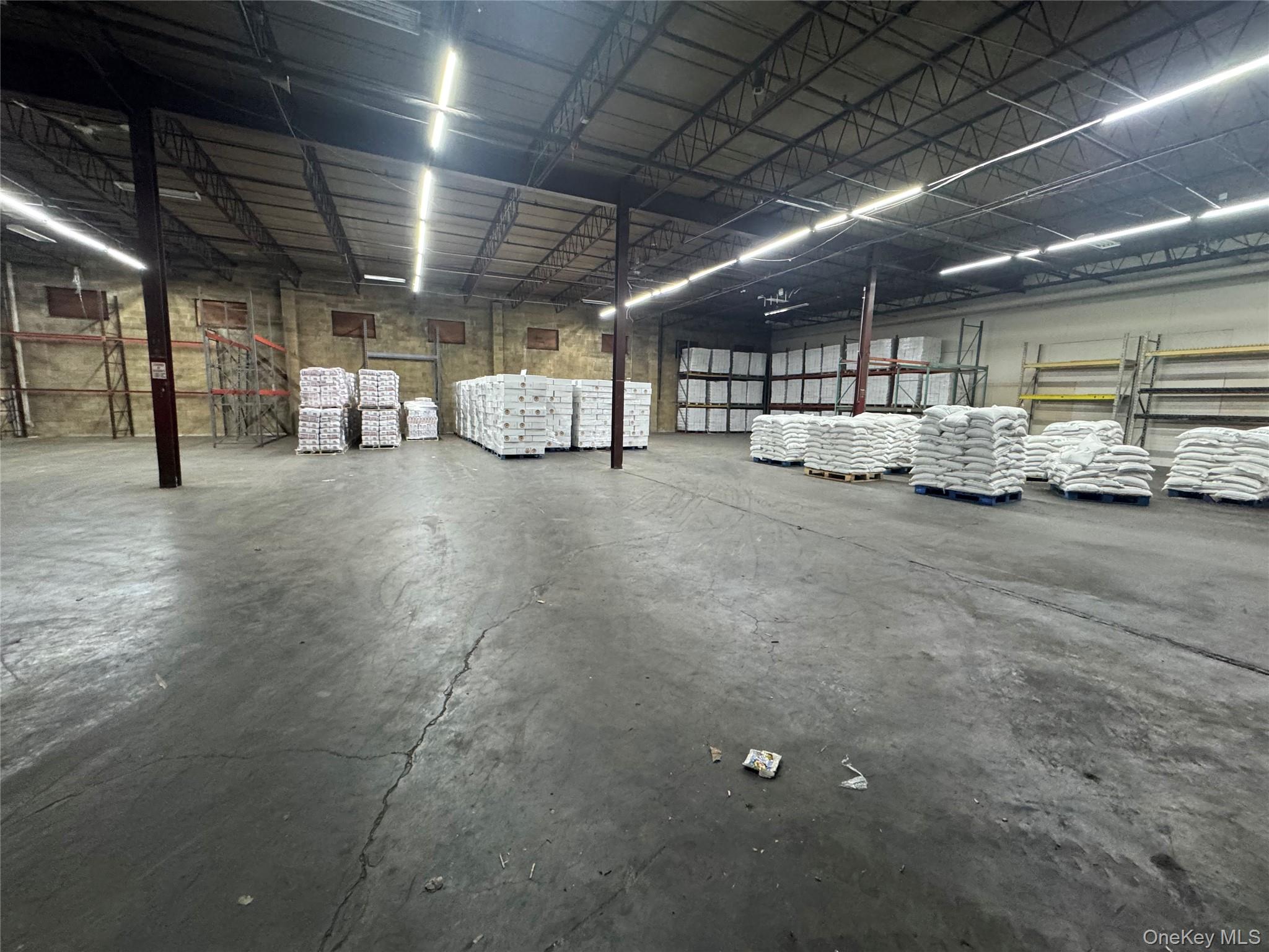 #4 photo, 70 Somerset Avenue, नासाउ काउंटी Hicksville , NY 11801