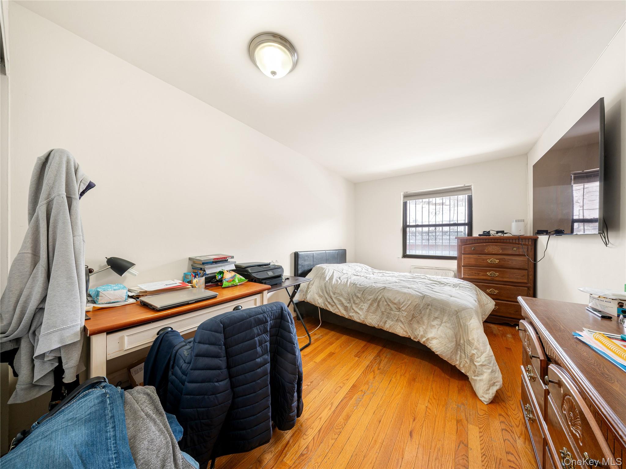 #13 photo, 240-22 70th Avenue, Little Neck , NY 11362