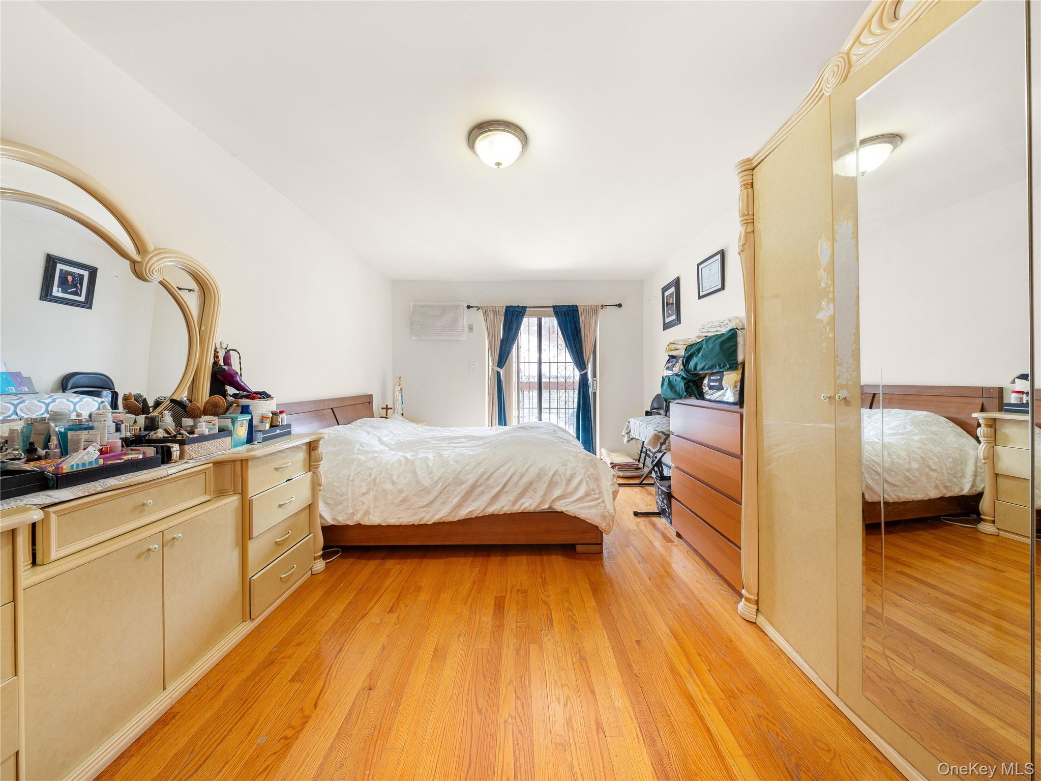 #14 photo, 240-22 70th Avenue, Little Neck , NY 11362