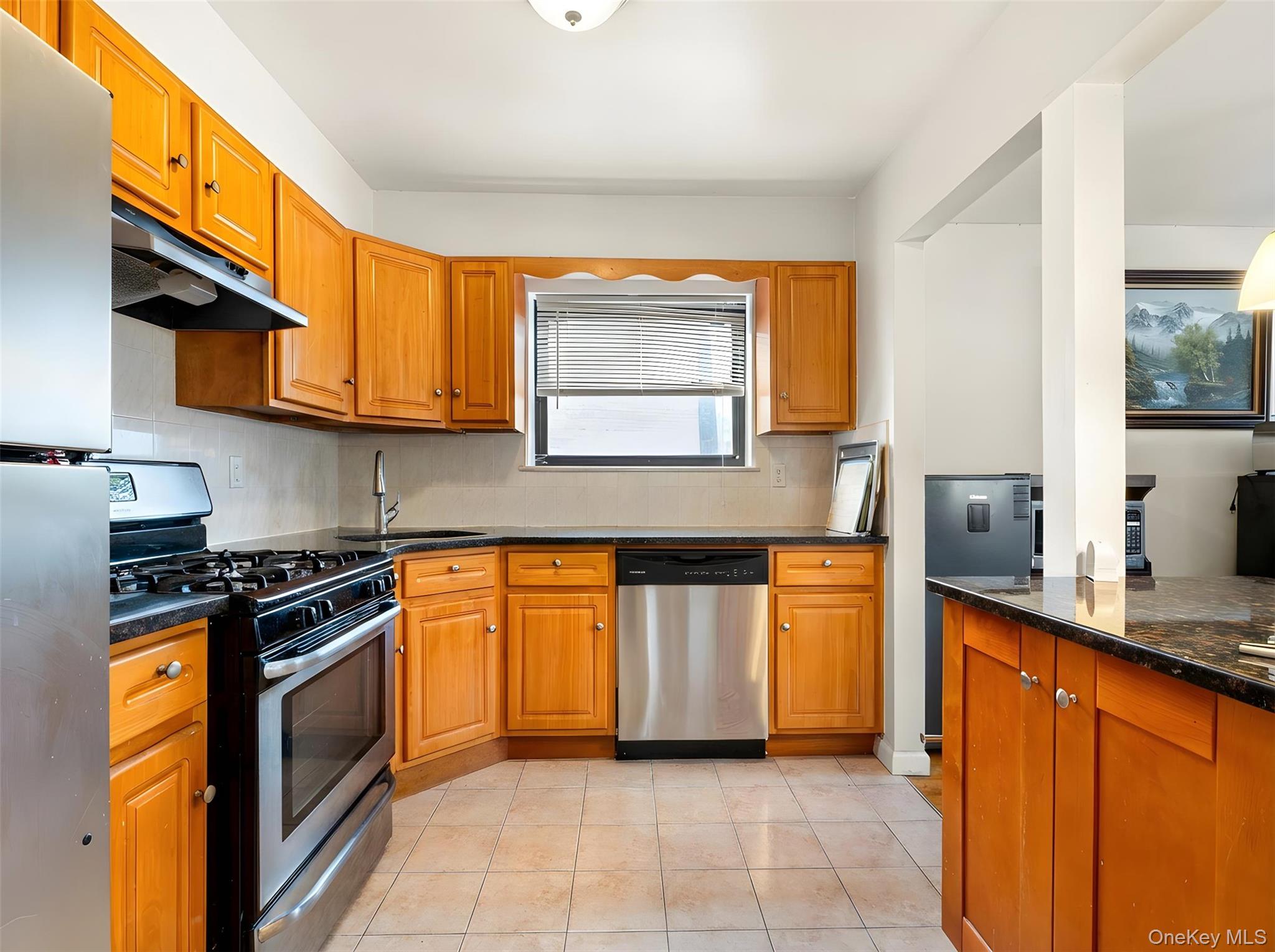 #3 photo, 240-22 70th Avenue, Little Neck , NY 11362