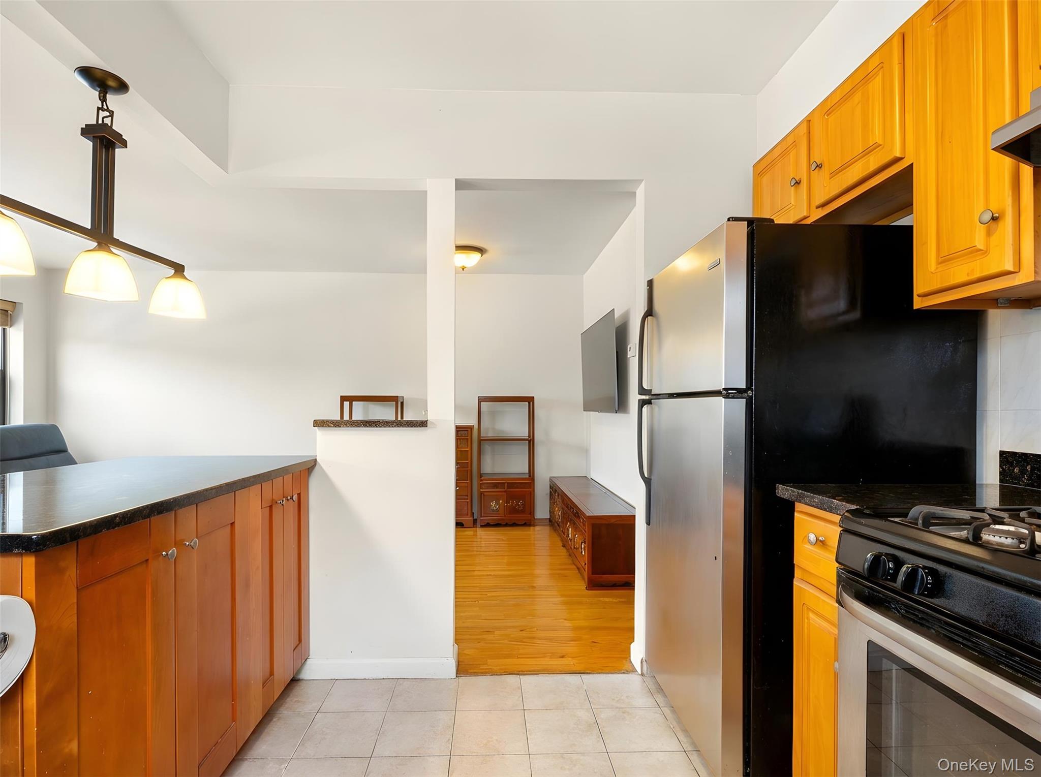 #4 photo, 240-22 70th Avenue, Little Neck , NY 11362