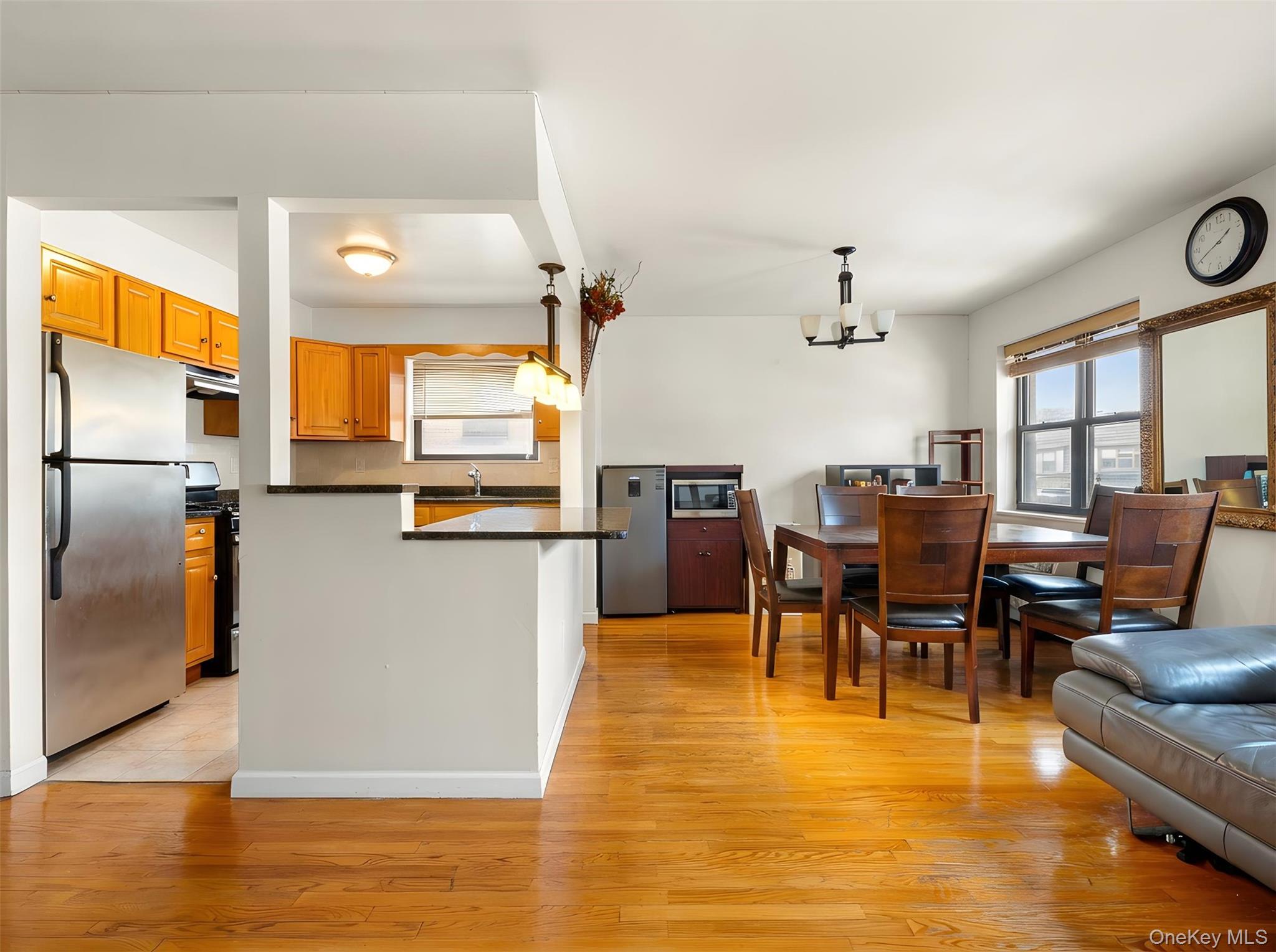 #5 photo, 240-22 70th Avenue, Little Neck , NY 11362