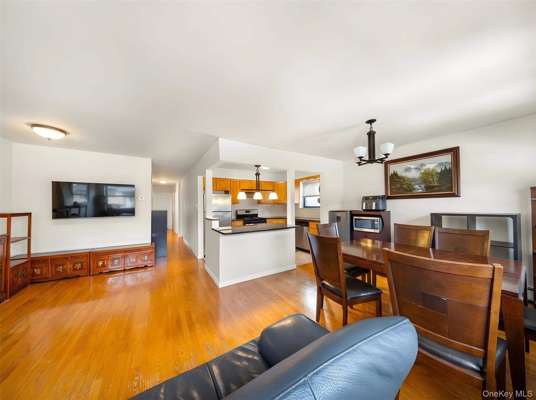 #7 photo, 240-22 70th Avenue, Little Neck , NY 11362