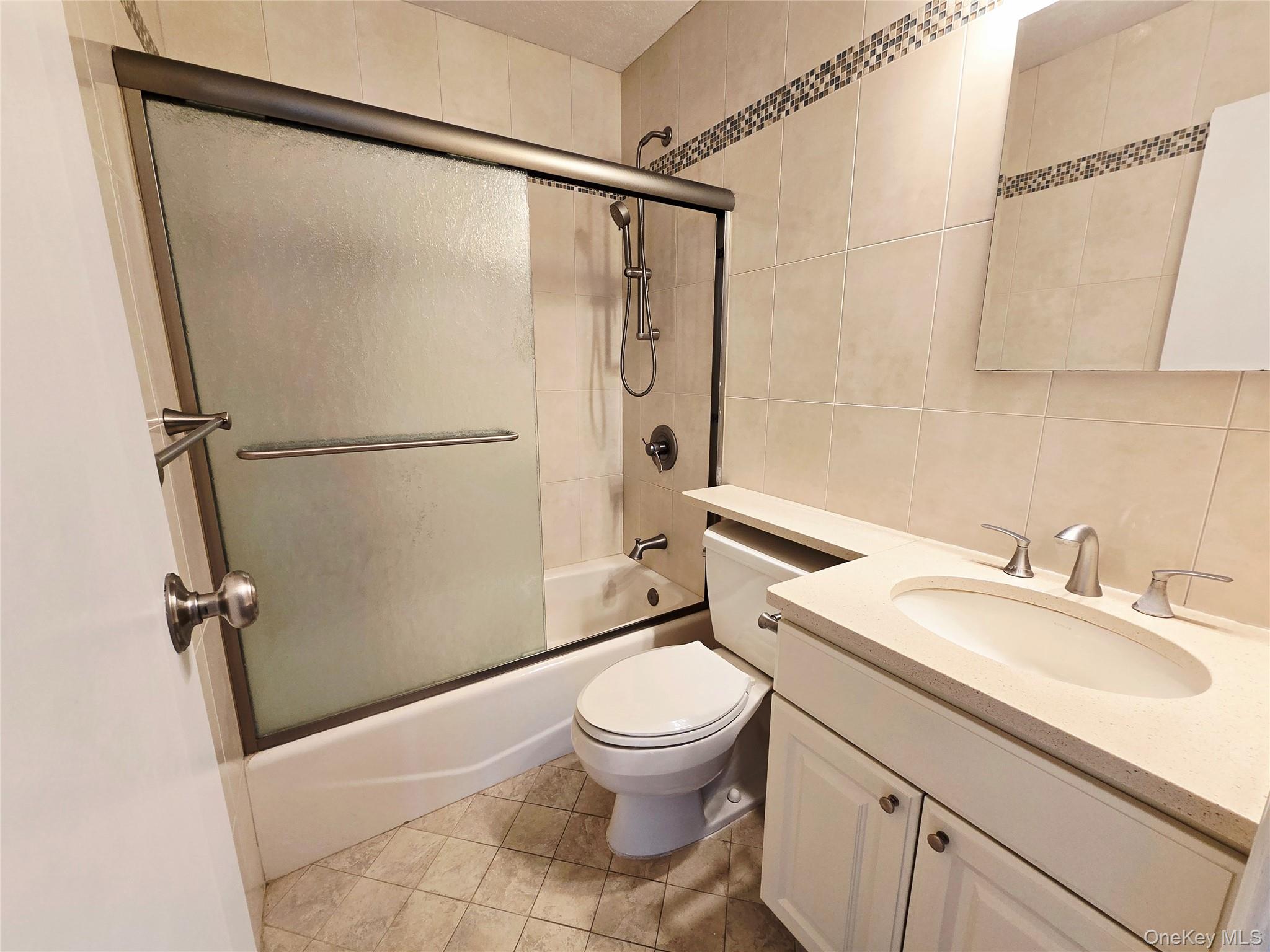 #8 photo, 142 Main Street, Mineola , NY 11501