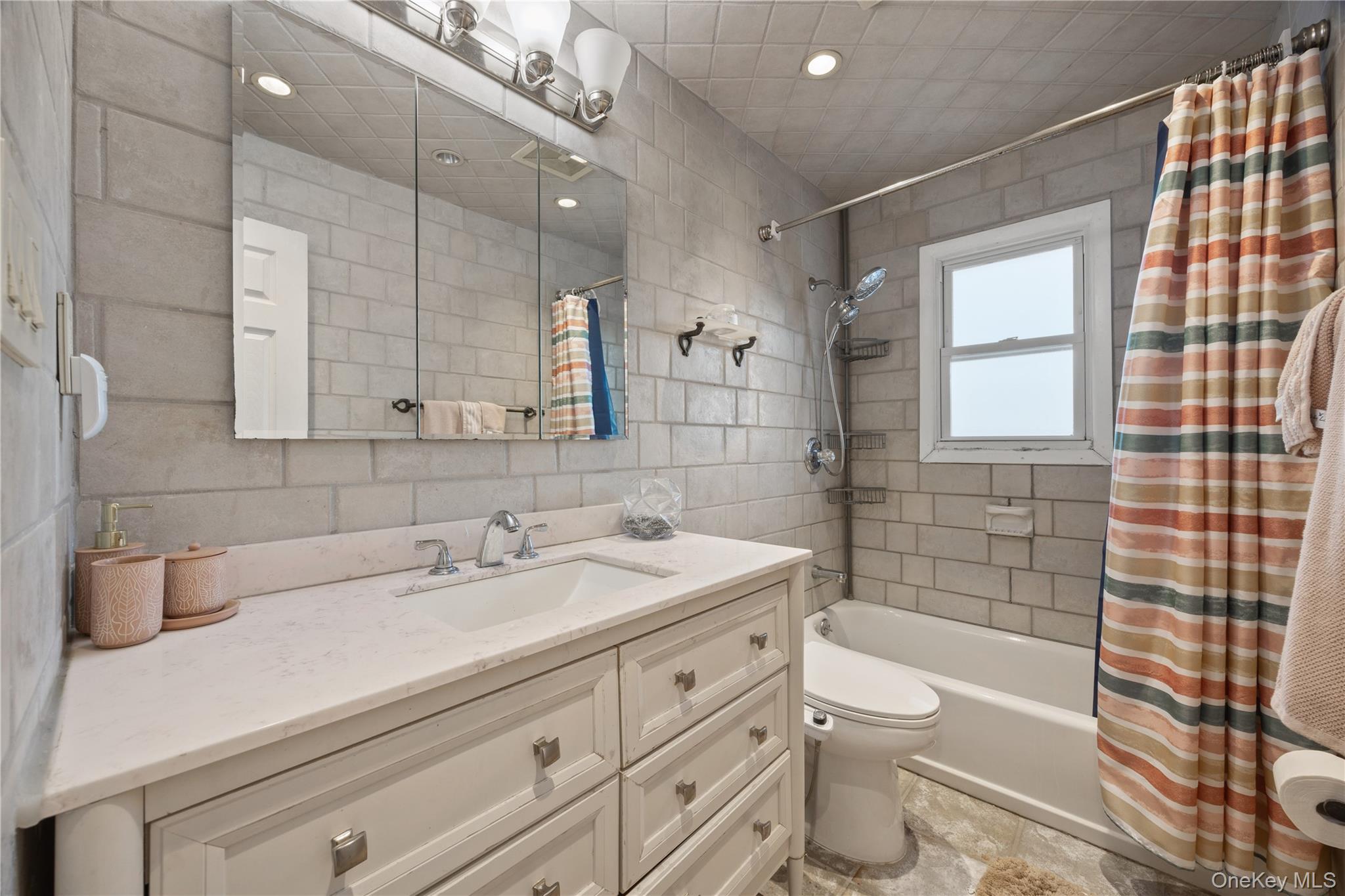 #7 photo, 51 Irving Avenue, Freeport , NY 11520