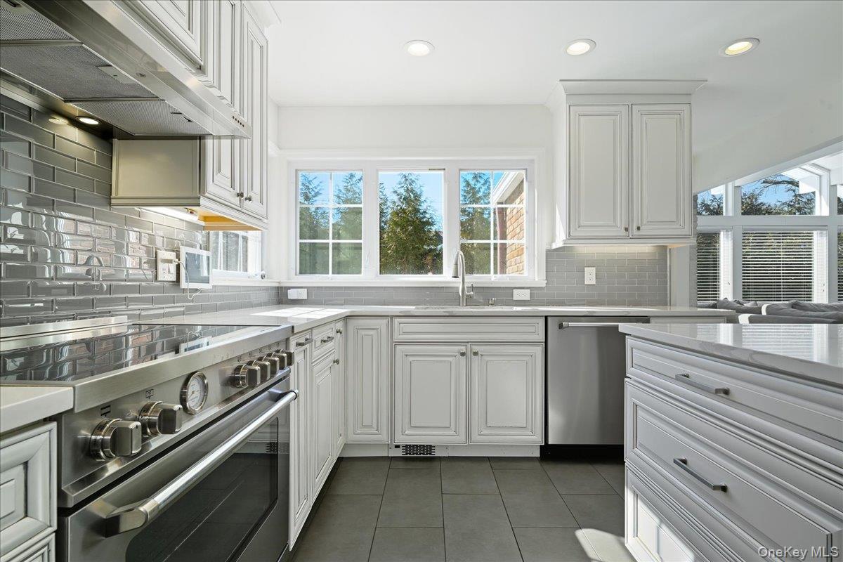 #10 photo, 5 Glenwood Lane, Roslyn Heights , NY 11577