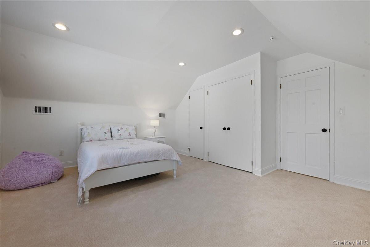 #19 photo, 5 Glenwood Lane, Roslyn Heights , NY 11577