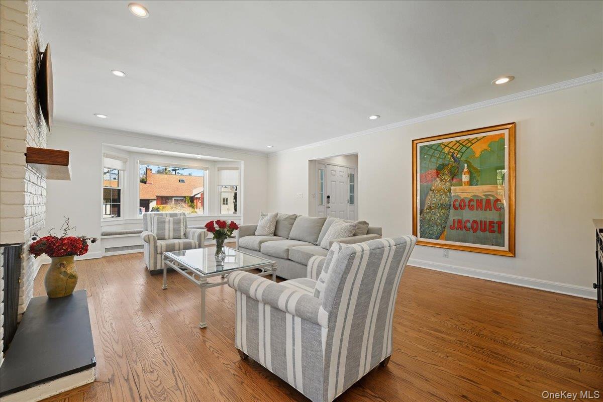 #3 photo, 5 Glenwood Lane, Roslyn Heights , NY 11577