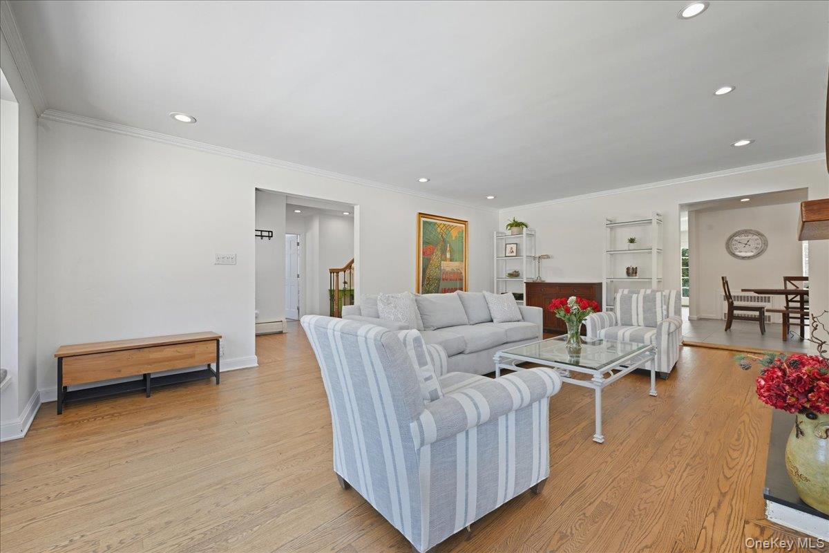 #4 photo, 5 Glenwood Lane, Roslyn Heights , NY 11577