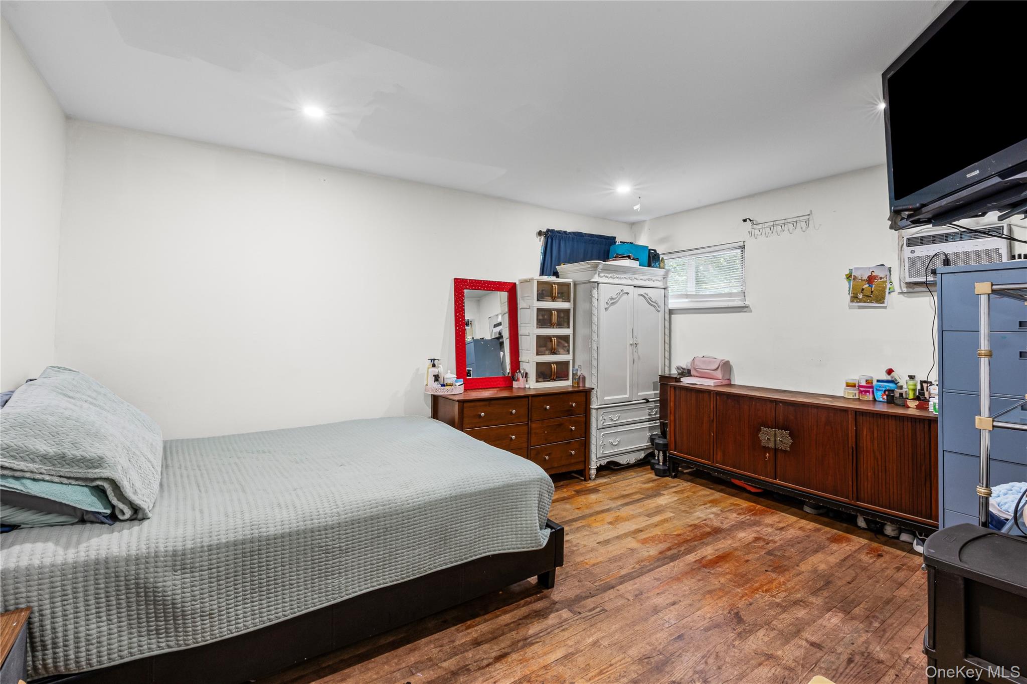 #18 photo, 75 Oak Street, Amityville , NY 11701