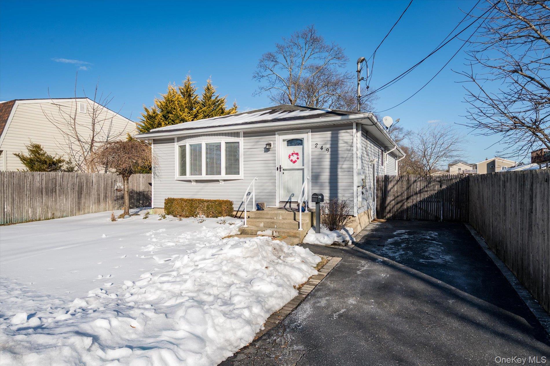 #2 photo, 249 Hampton Road, West Babylon , NY 11704