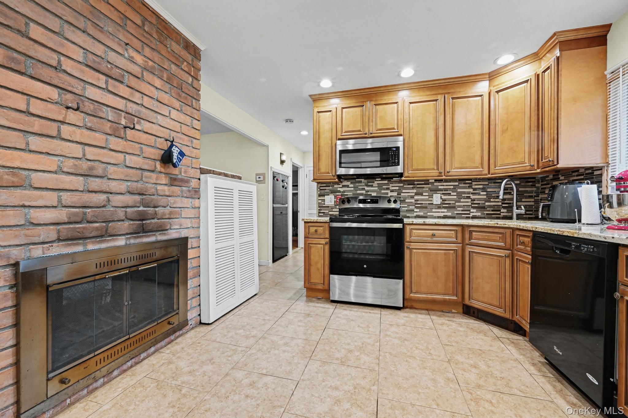 #8 photo, 16 Starlight Lane, Levittown , NY 11756