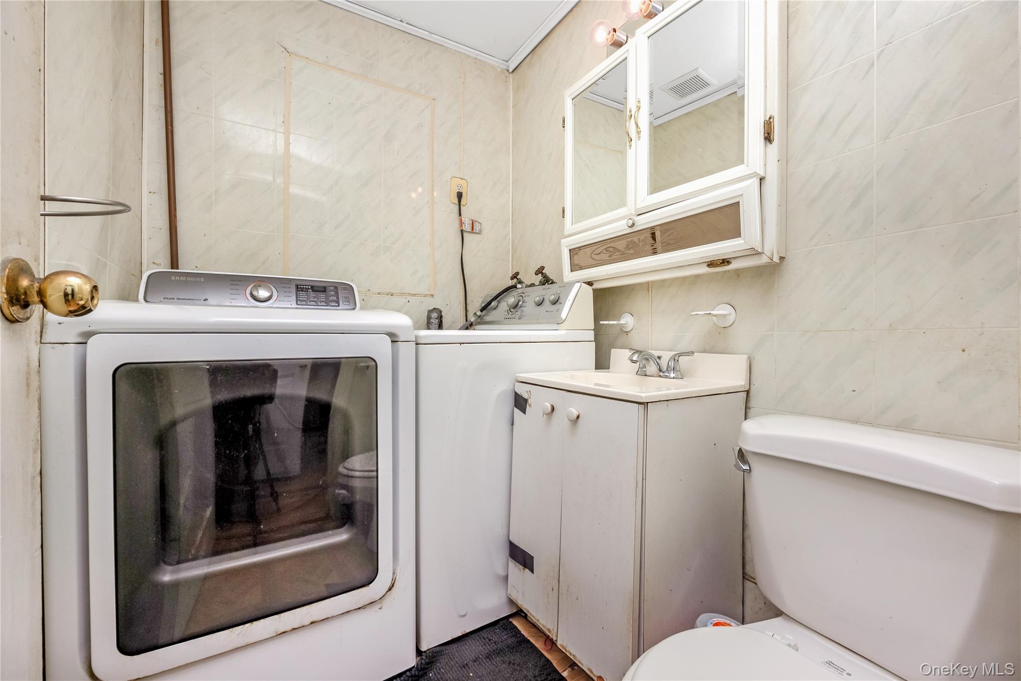 #13 photo, 8 Carmans Court, Farmingdale , NY 11735