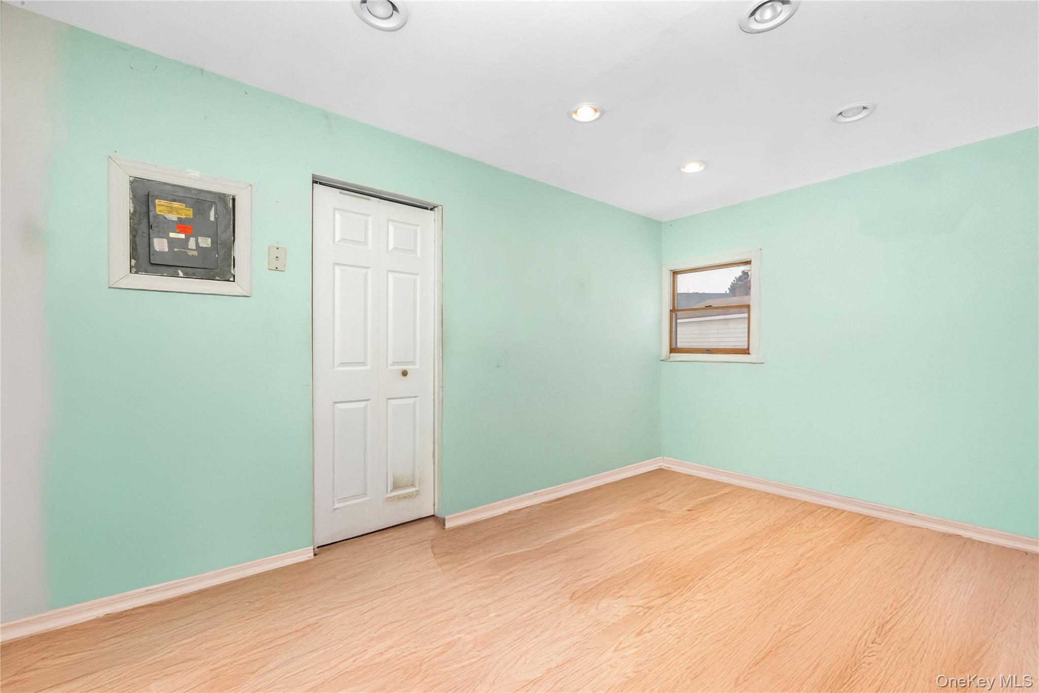 #15 photo, 8 Carmans Court, Farmingdale , NY 11735