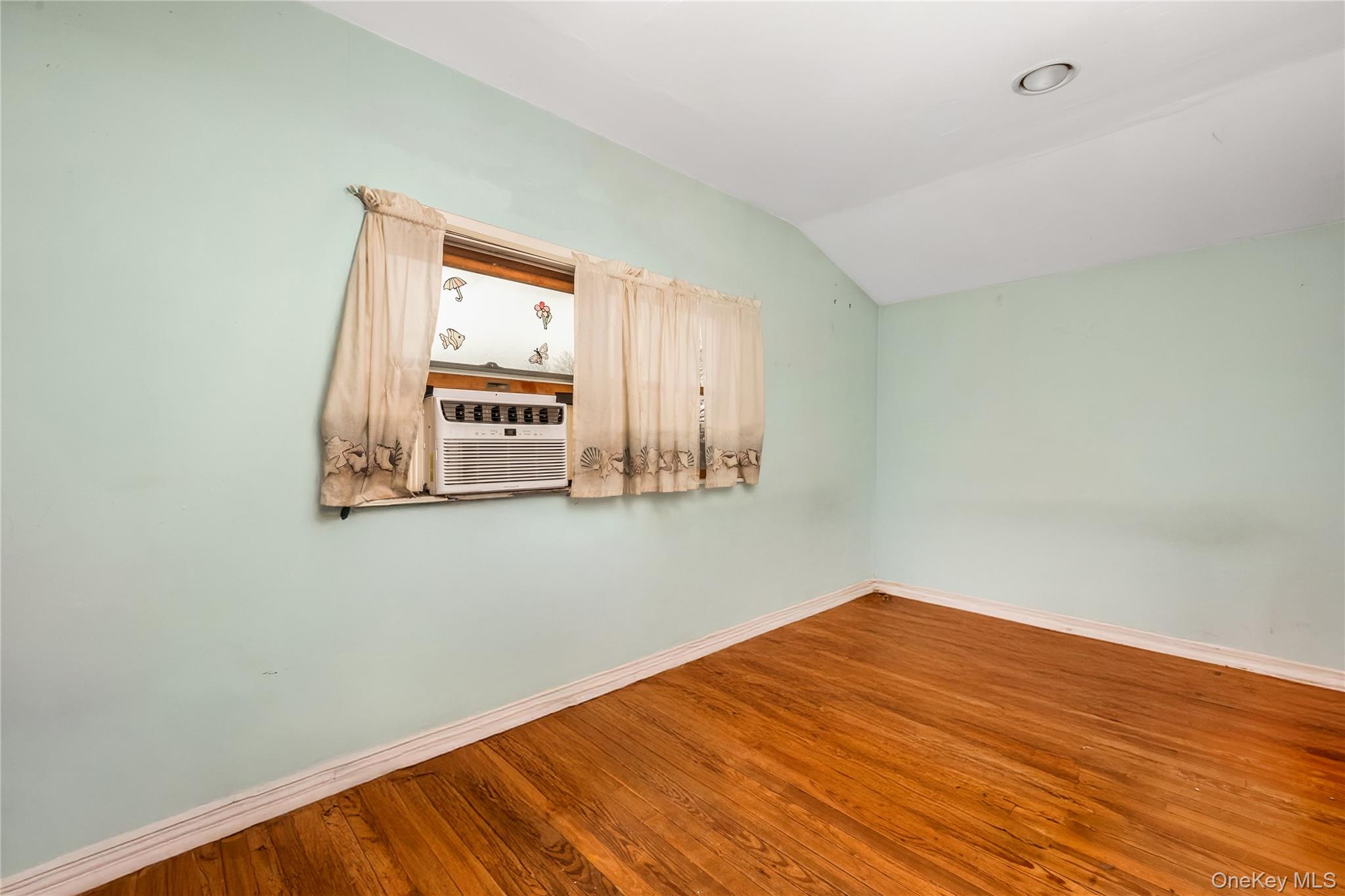 #17 photo, 8 Carmans Court, Farmingdale , NY 11735