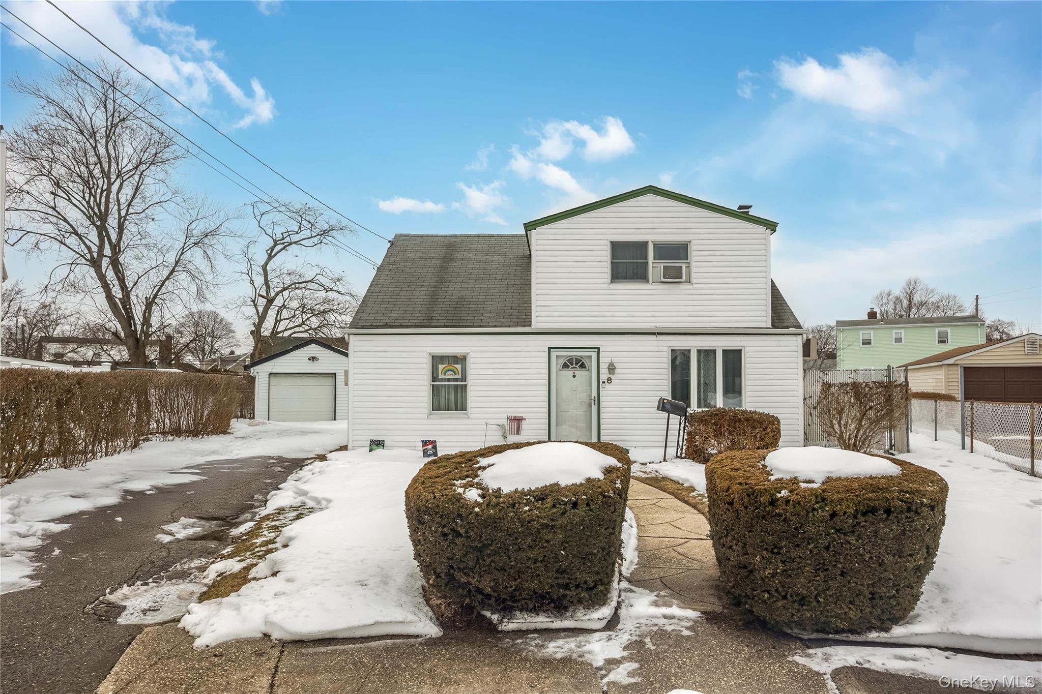 #2 photo, 8 Carmans Court, Farmingdale , NY 11735