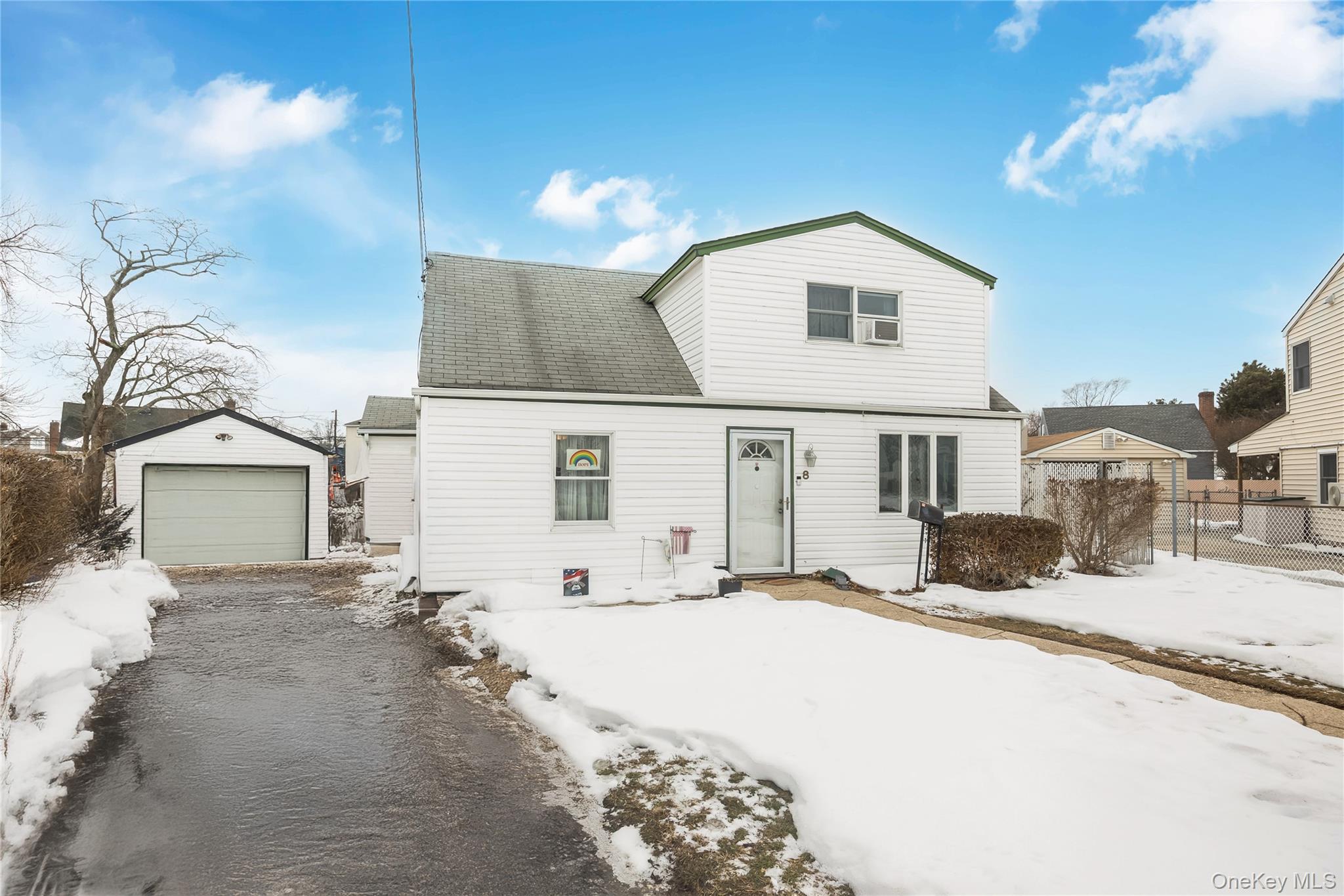 #3 photo, 8 Carmans Court, Farmingdale , NY 11735