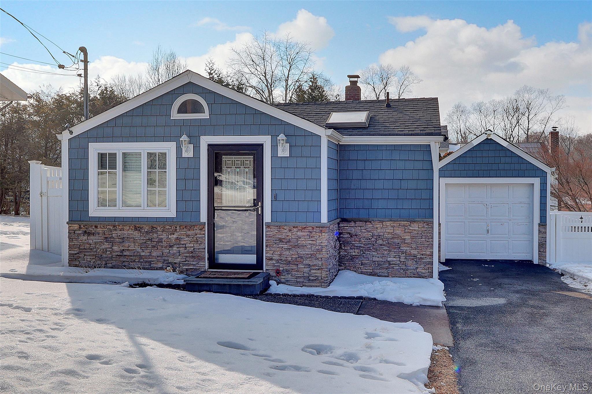 #1 photo, 16 Magnolia Drive, Kings Park , NY 11754