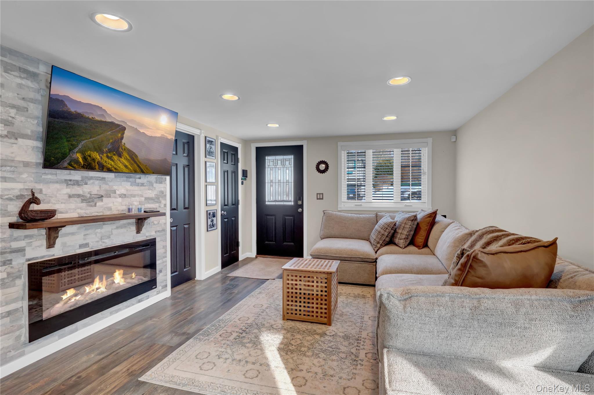 #8 photo, 16 Magnolia Drive, Kings Park , NY 11754