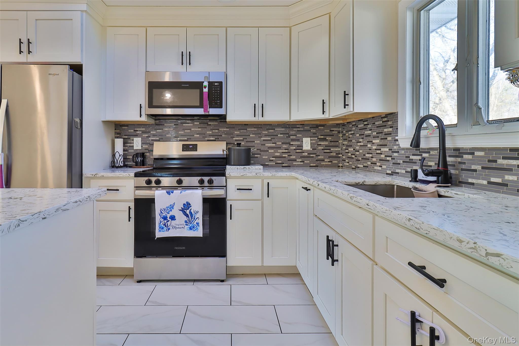 #6 photo, 116B Holbrook Road, Holbrook , NY 11741