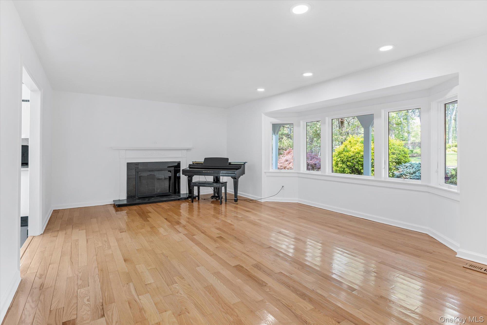 #10 photo, 2 Westbourne Lane, Melville , NY 11747