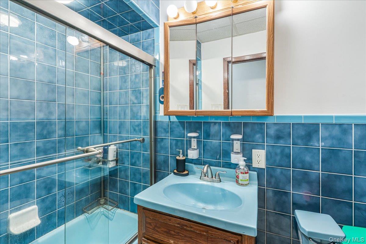 #20 photo, 7351 70th Street, Glendale , NY 11385