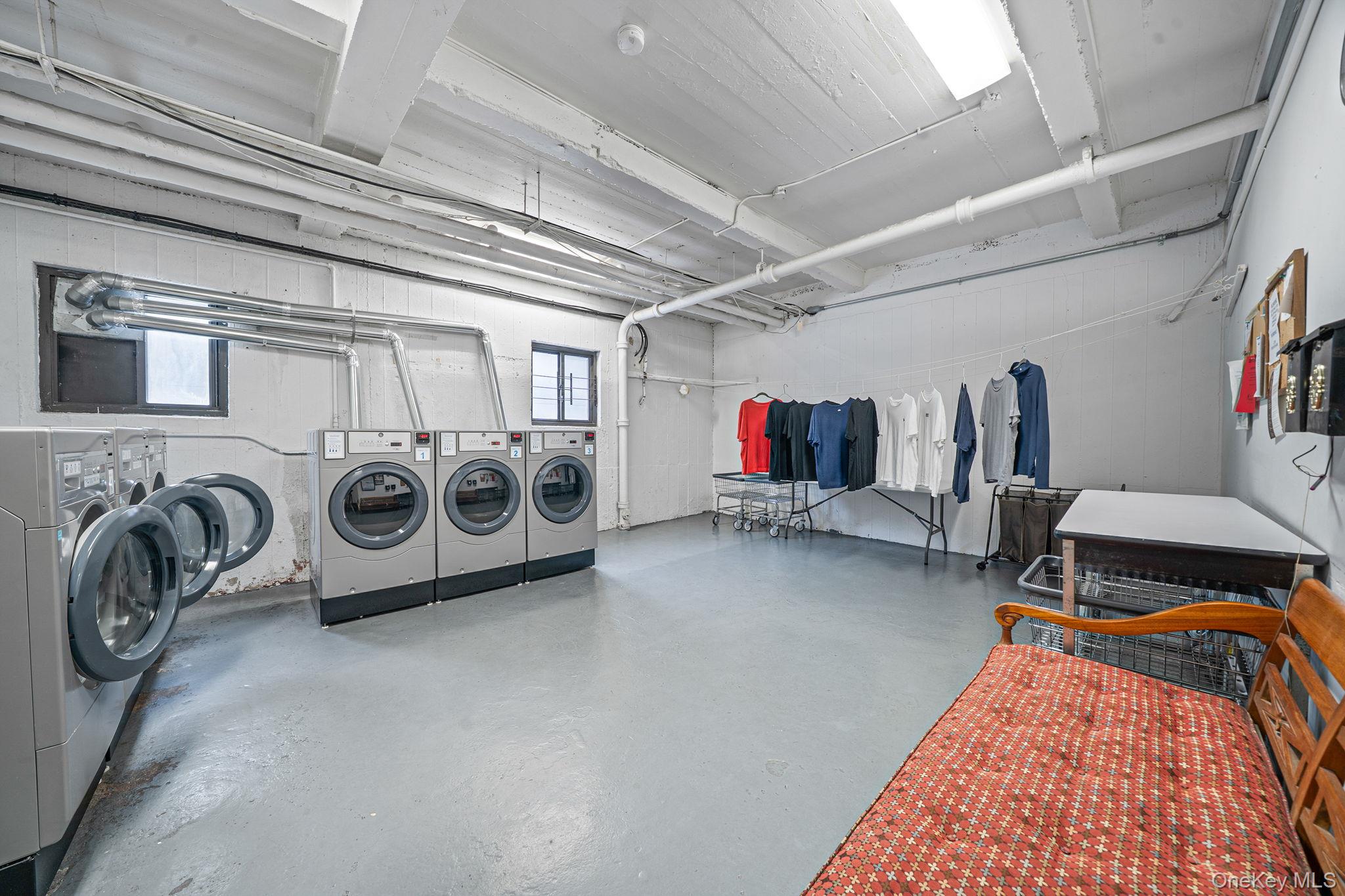 #13 photo, 1 Town House Place, Great Neck , NY 11021