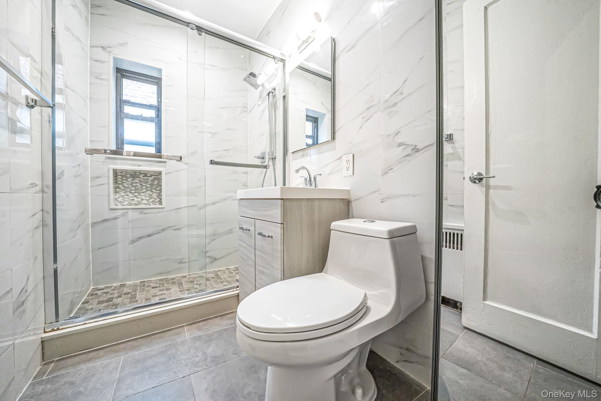 #6 photo, 1 Town House Place, Great Neck , NY 11021