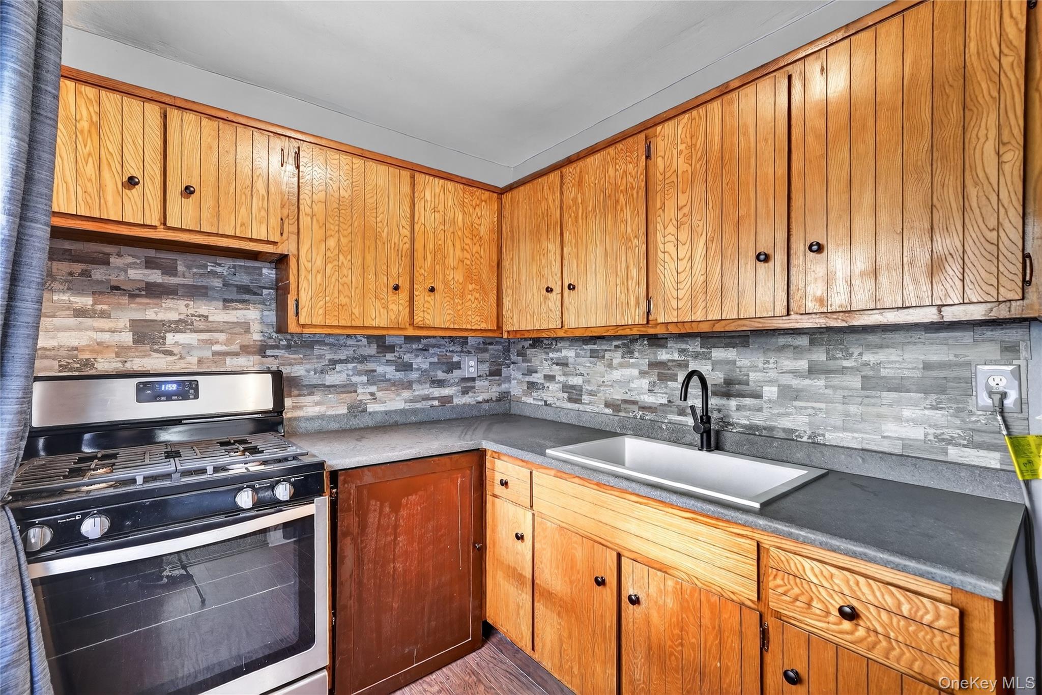 #11 photo, 25 Franklin Avenue, White Plains , NY 10601