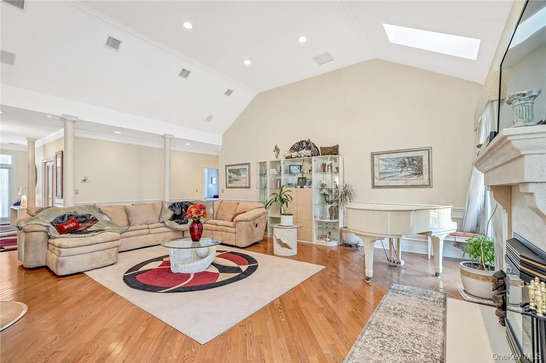 #6 photo, 49 Woodcrest Drive, Hopewell Junction , NY 12533