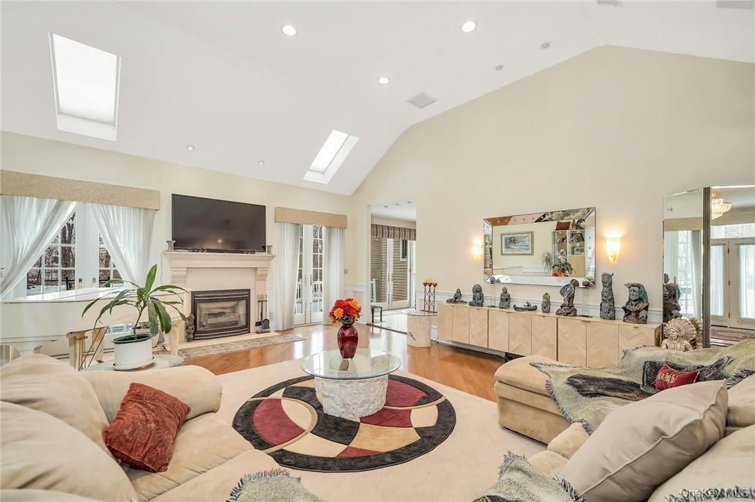 #7 photo, 49 Woodcrest Drive, Hopewell Junction , NY 12533