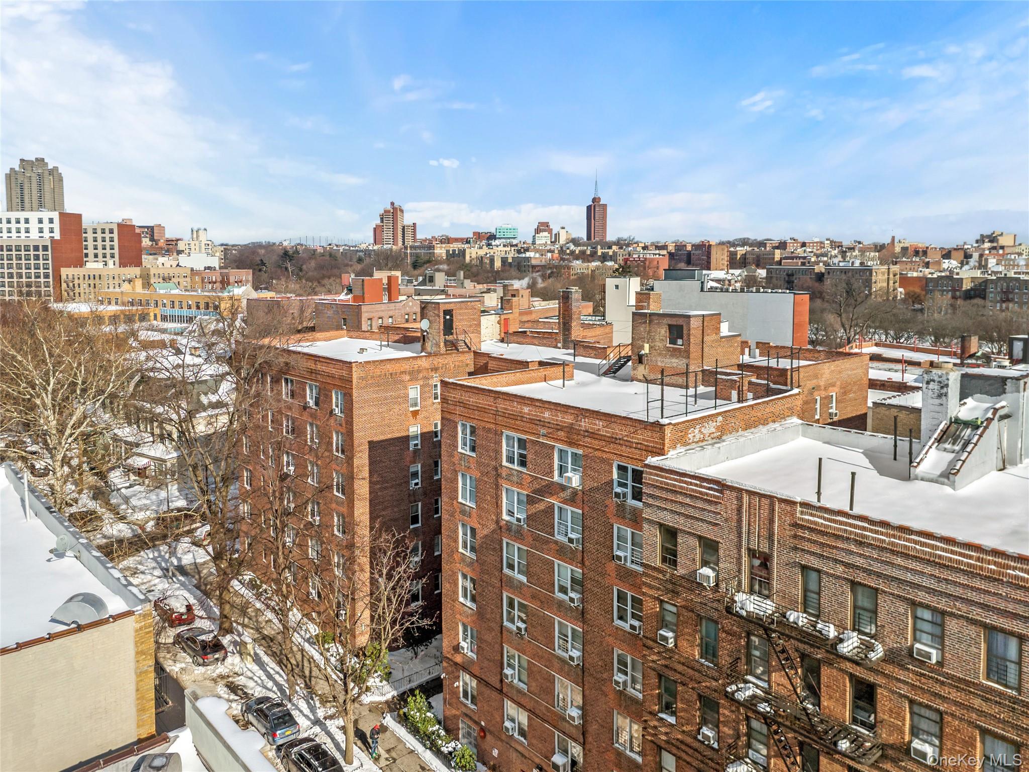 #13 photo, 325 E 201st Street, Bronx , NY 10458