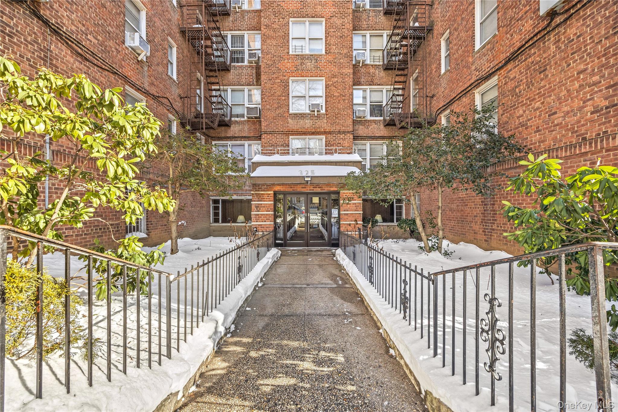 #16 photo, 325 E 201st Street, Bronx , NY 10458