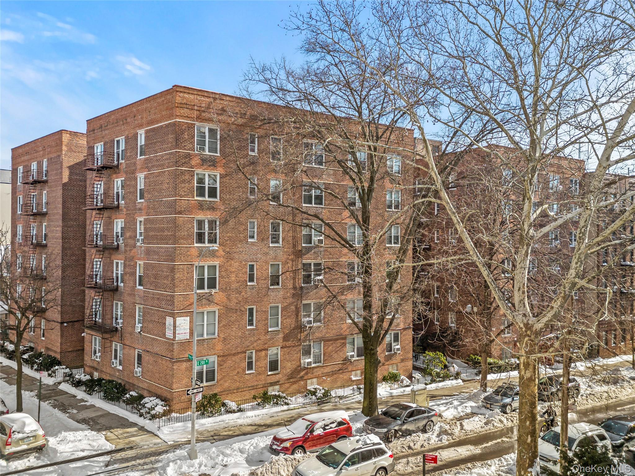 #18 photo, 325 E 201st Street, Bronx , NY 10458