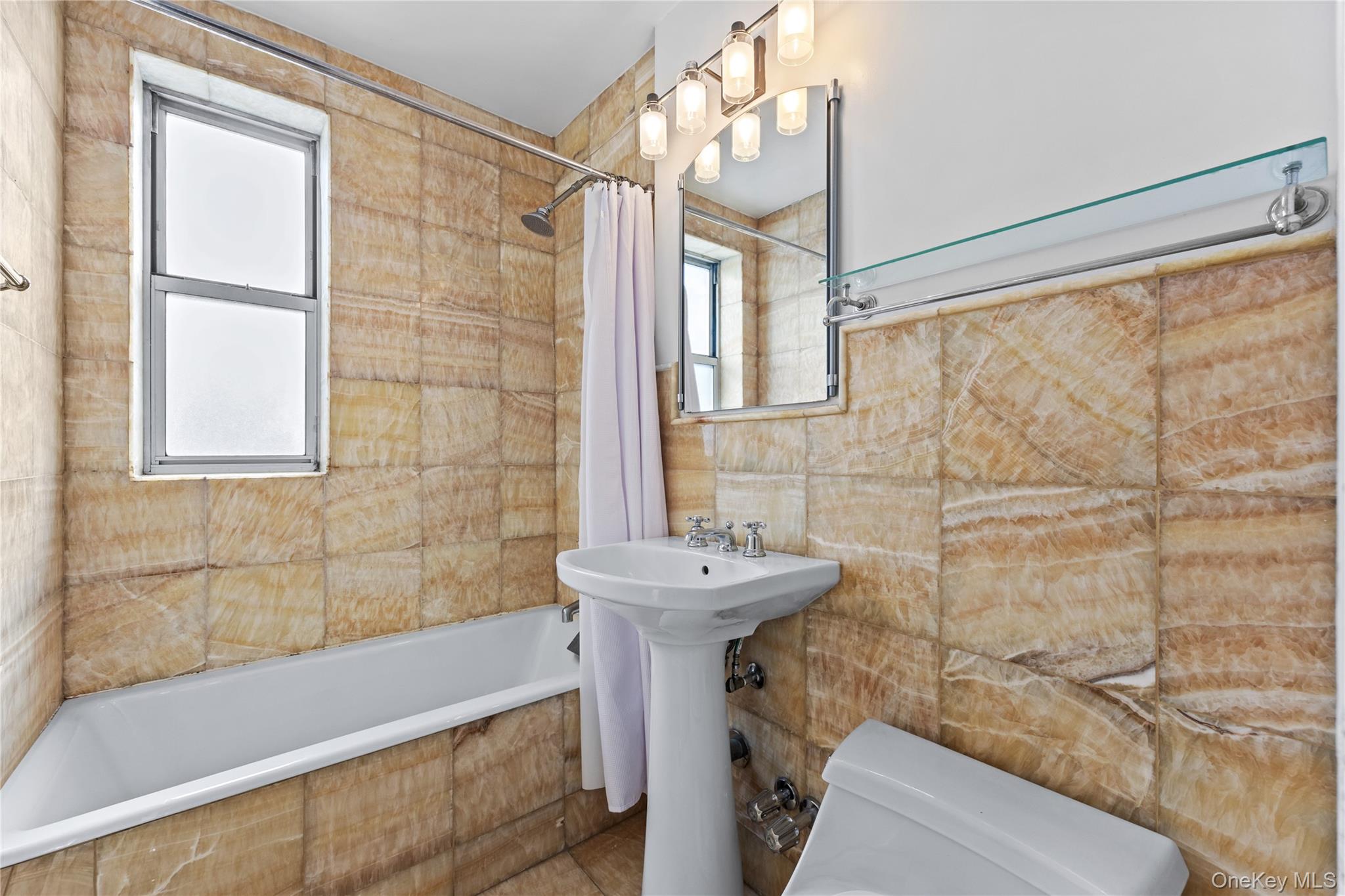 #9 photo, 325 E 201st Street, Bronx , NY 10458