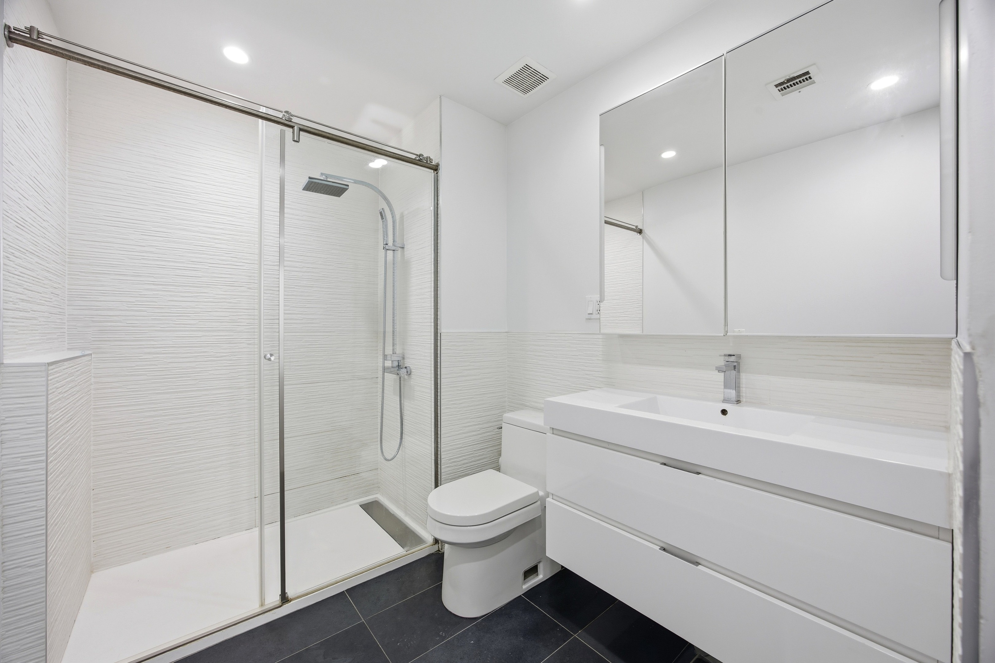 #20 photo, 2022 Madison Avenue, East Harlem , NY 10035